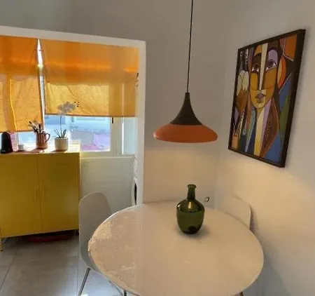 Bay View Apartment *